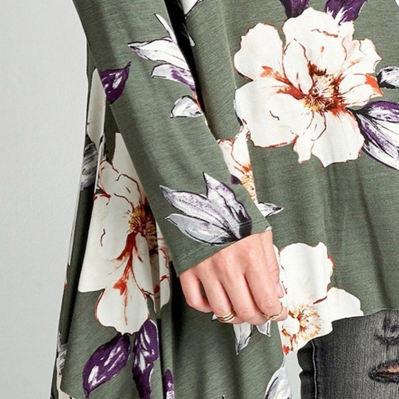 New Green shark bite floral blouse - Picture 3 of 8